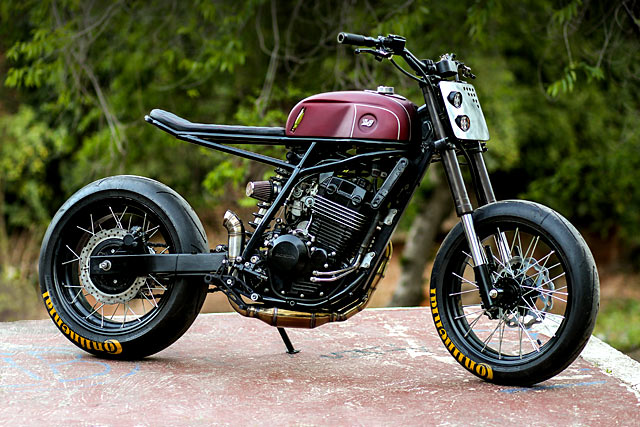 SNAKES AND LATTICE. The ‘Cobra’ Honda XR250 from Argentina’s Lucky Customs