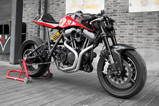 SPORTS STAR. Dan Moto’s Harley Sportster Racer