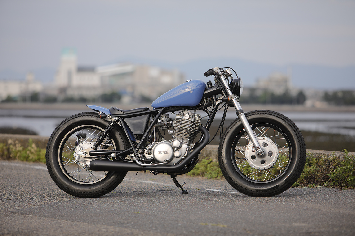ICONIC: Yamaha SR400 by Heiwa Motorcycles. - Pipeburn